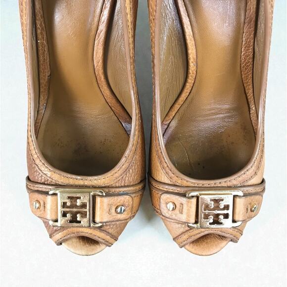 TORY BURCH Carnell Peep Toe Pebble Leather Wedge Pumps Sz 7M Brown Elegant Party - Picture 4 of 11